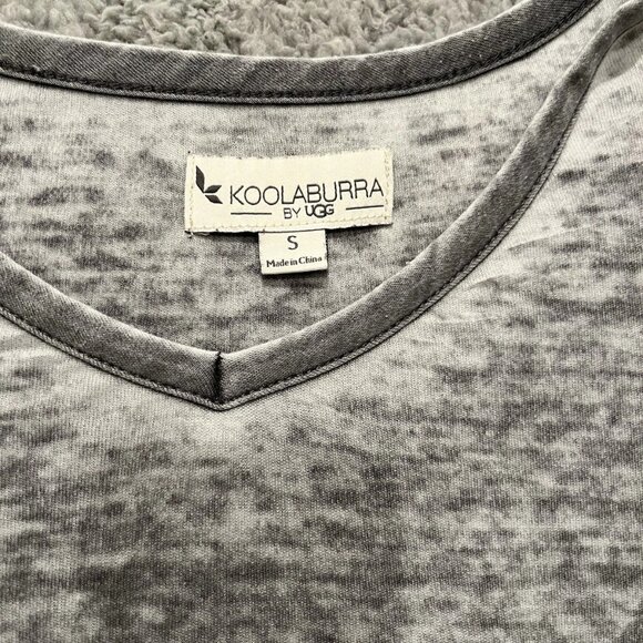 Koolaburra by Ugg Marvel Avengers Women's 3/4 Sleeve Distressed T-Shirt Small - Picture 3 of 7